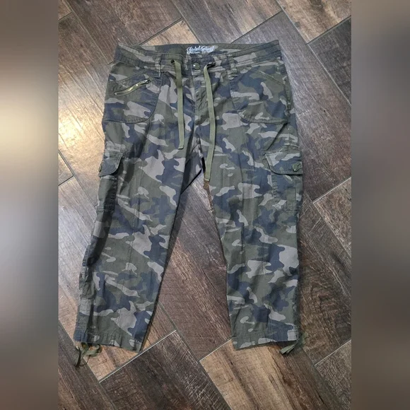 Women's Camo Capri Pants - Picture 1 of 4